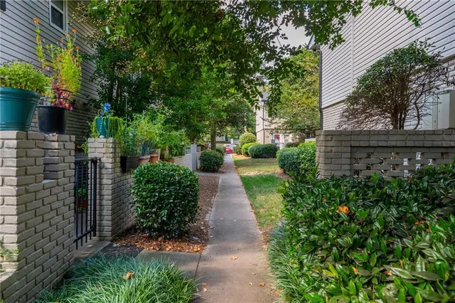 a view of a pathway with house on both side
