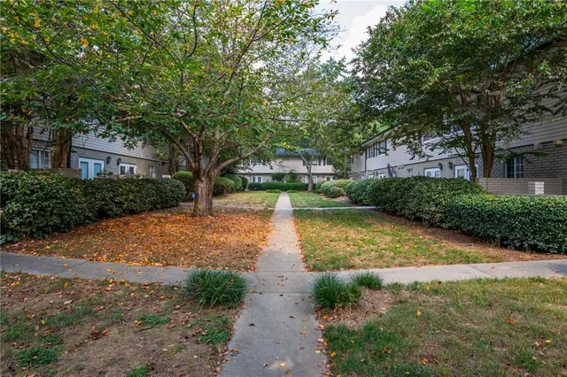 a view of back yard of the house