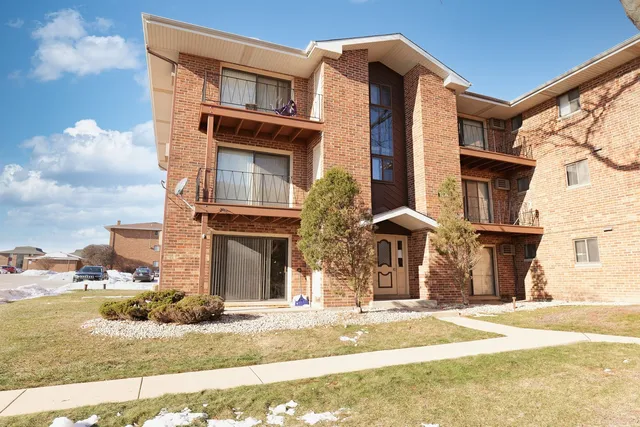 $1,600 | 15741 Thomas Lane, Unit 3BR, Oak Forest, IL 60452