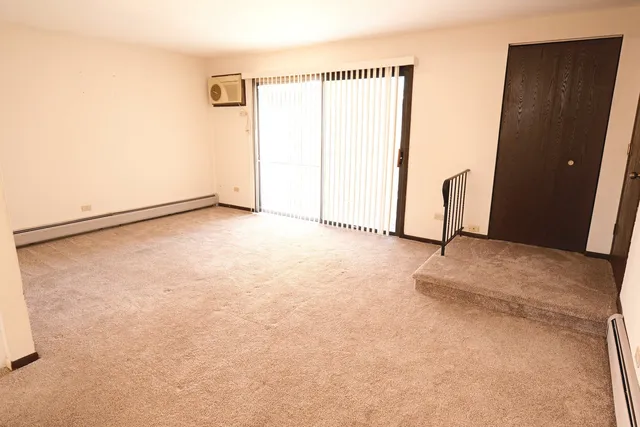 $1,600 | 15741 Thomas Lane, Unit 3BR, Oak Forest, IL 60452