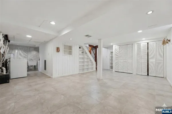 a view of an empty room with closet