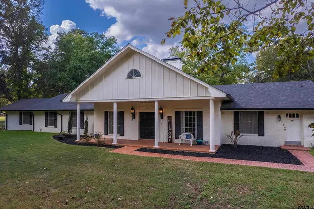 $499,500 | 1010 South Williams Avenue, Mount Pleasant, TX 75455