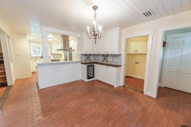 $499,500 | 1010 South Williams Avenue, Mount Pleasant, TX 75455