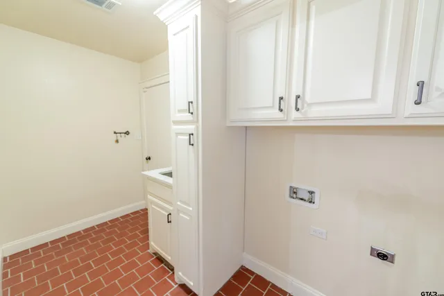 $499,500 | 1010 South Williams Avenue, Mount Pleasant, TX 75455