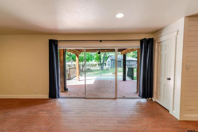 $499,500 | 1010 South Williams Avenue, Mount Pleasant, TX 75455