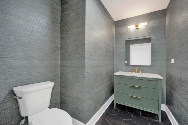 $1,250,000 | 6444 North Knox Avenue, Lincolnwood, IL 60712