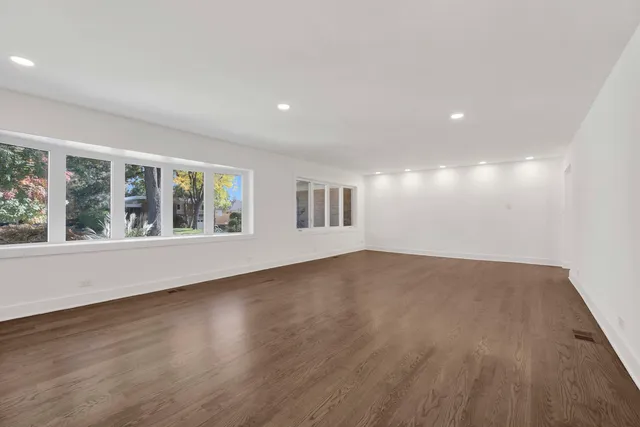 $1,250,000 | 6444 North Knox Avenue, Lincolnwood, IL 60712