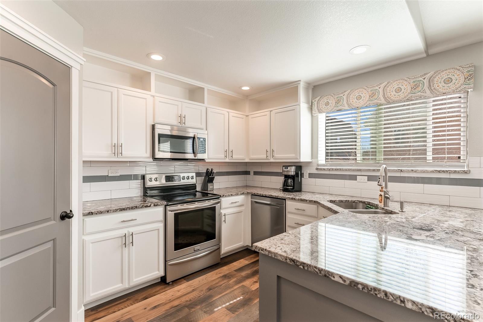 427 Territory Lane Johnstown, CO 80534 - Photo 3 of 34