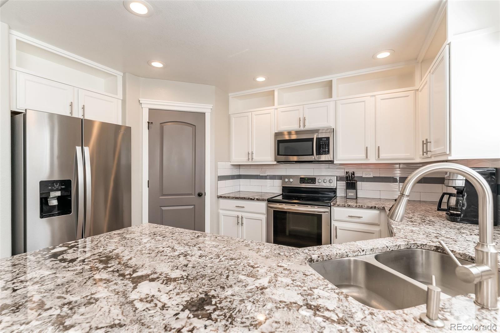 427 Territory Lane Johnstown, CO 80534 - Photo 4 of 34