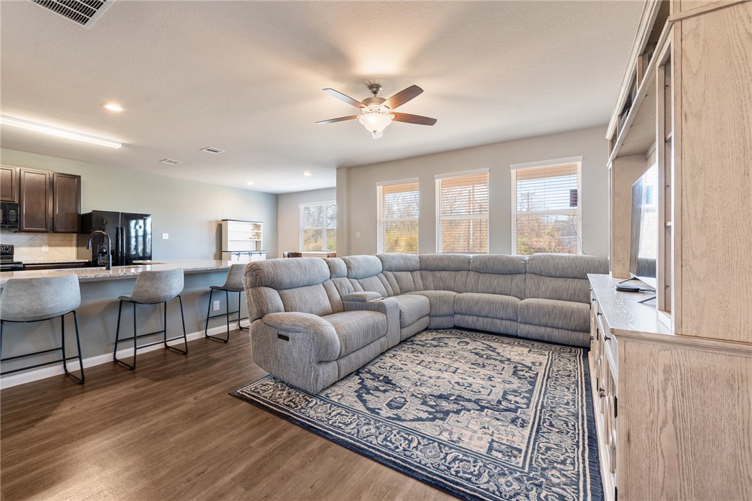 992 Crossing Drive Bryan, TX 77803 - Photo 3 of 21