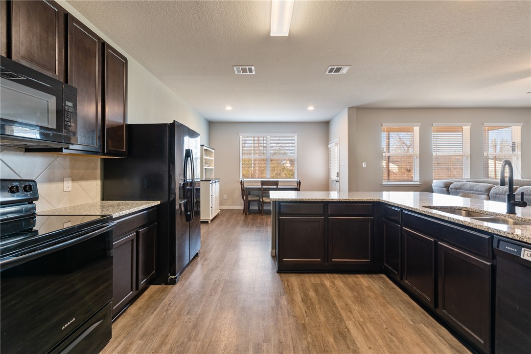 992 Crossing Drive Bryan, TX 77803 - Photo 6 of 21