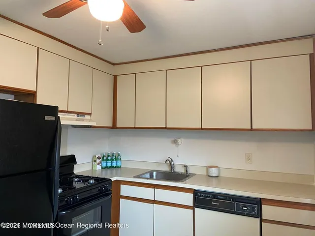 $1,800 | 10 Laurel Place, Unit A, Eatontown, NJ 07724