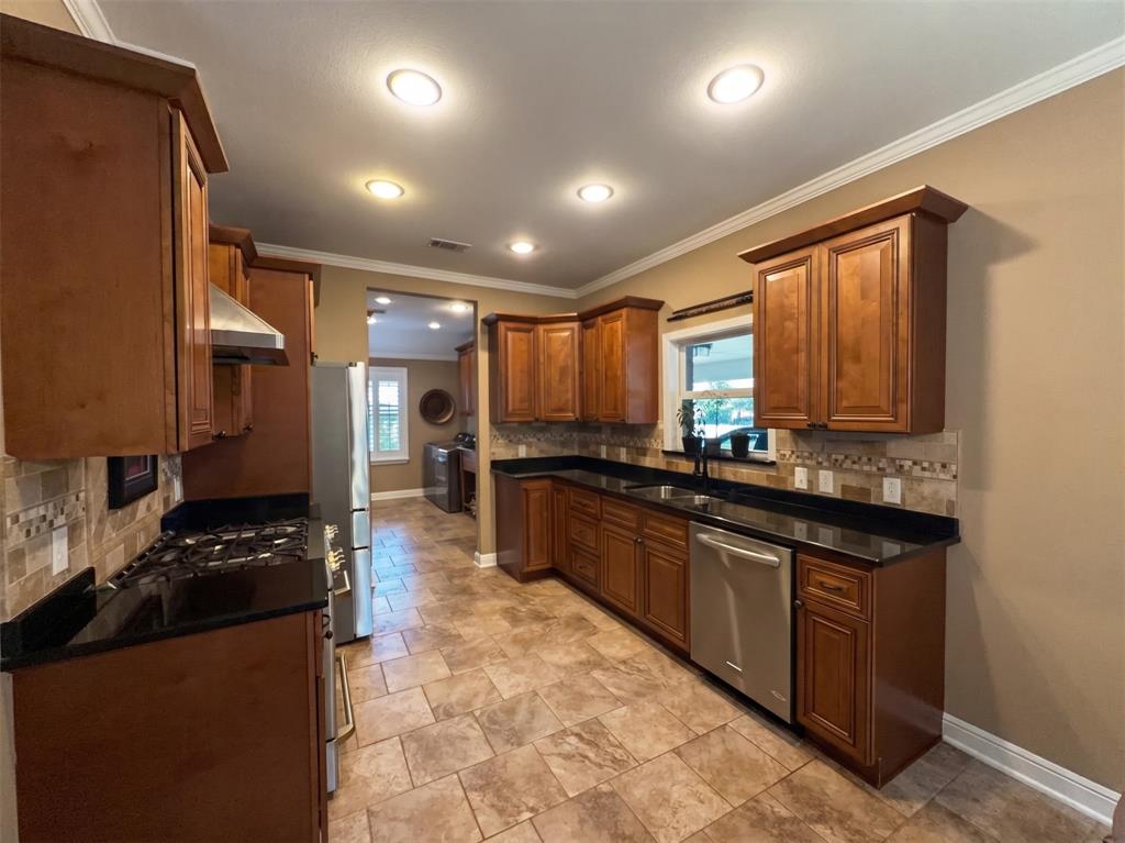 622 Ridgecrest Drive Irving, TX 75060 - Photo 8 of 24