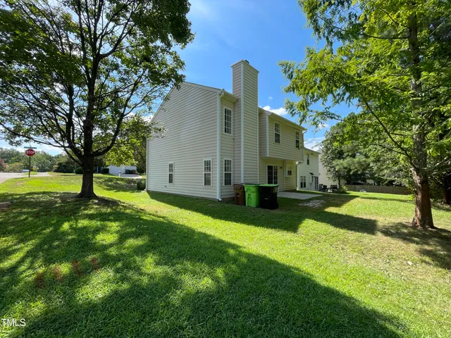 a view of a house with a backyard