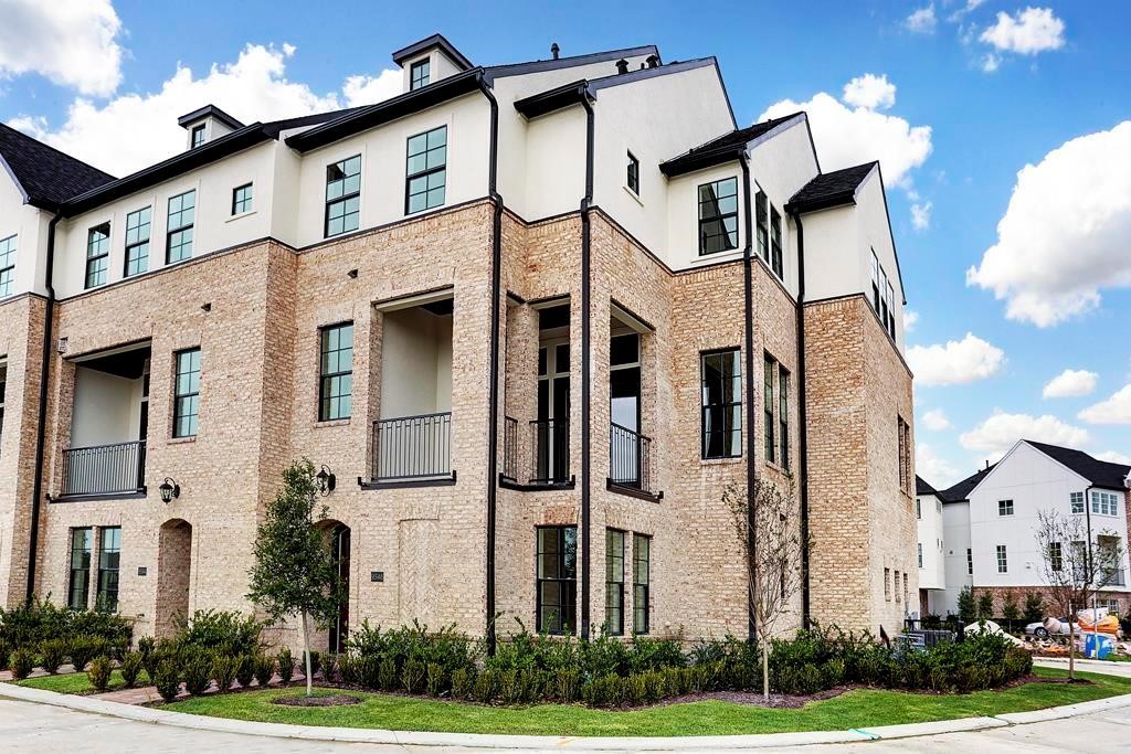 9546 London Bridge Station Houston, TX 77045 - Photo 2 of 41 Discover the magic of luxurious living at 9546 London Bridge Station, nestled in Houston's charming Fannin Station neighborhood, where elegance meets enchantment.