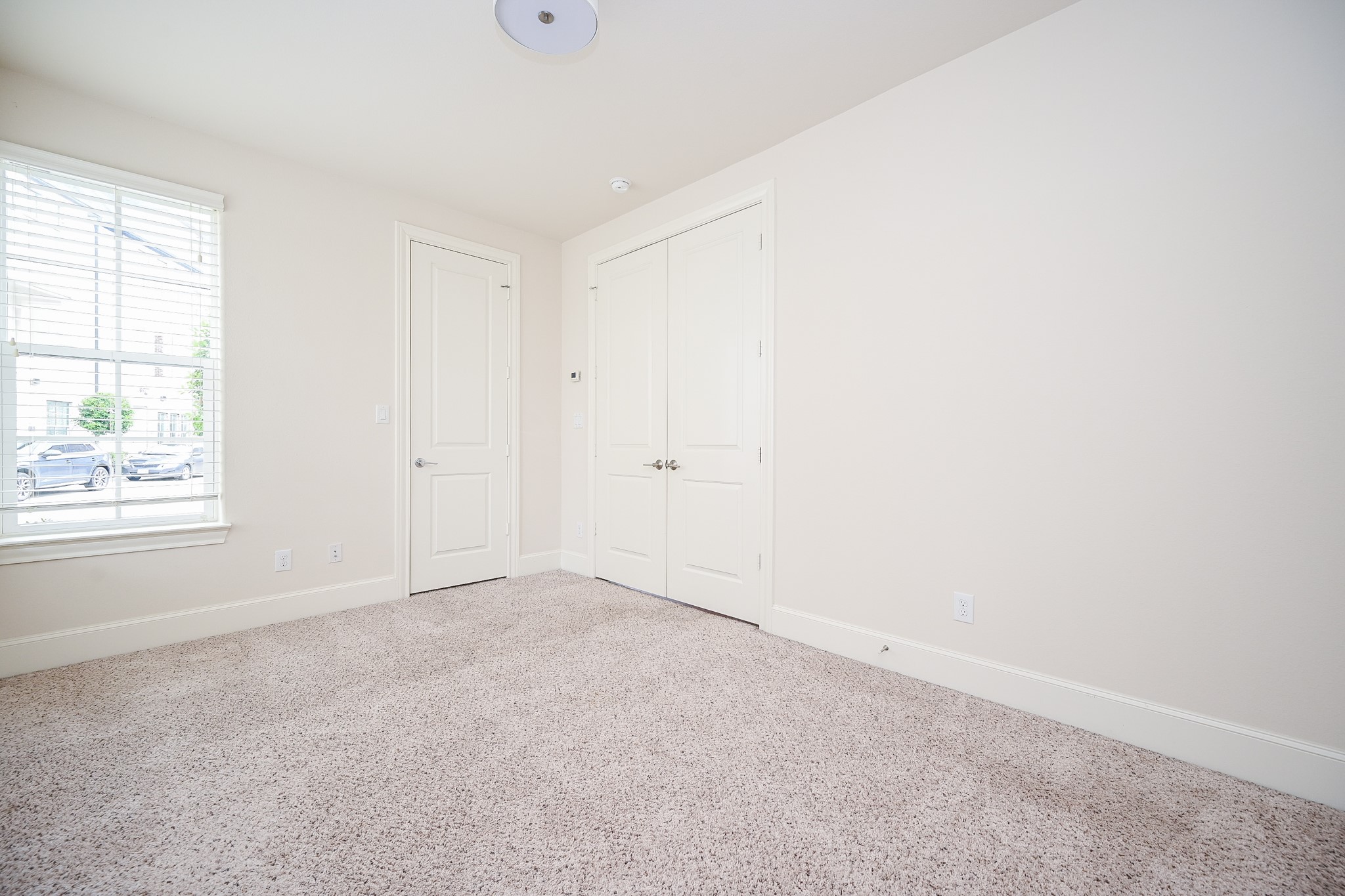 9546 London Bridge Station Houston, TX 77045 - Photo 23 of 41 This inviting secondary bedroom offers ample space and is beautifully illuminated by natural light, ensuring a cozy and welcoming retreat.