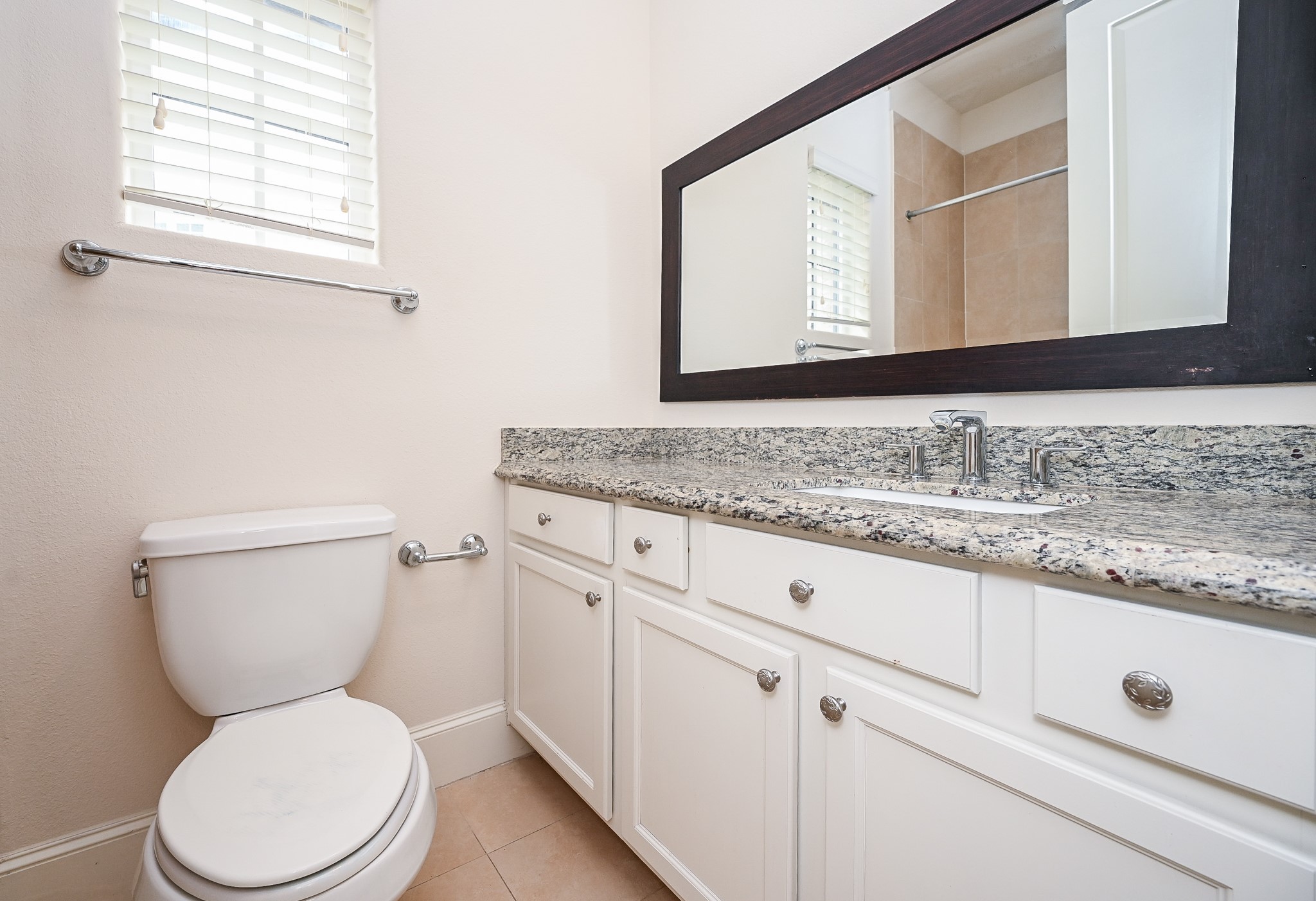 9546 London Bridge Station Houston, TX 77045 - Photo 26 of 41 This bathroom combines simplicity and elegance, offering ample space and aesthetic charm with its sleek design and modern fixtures.