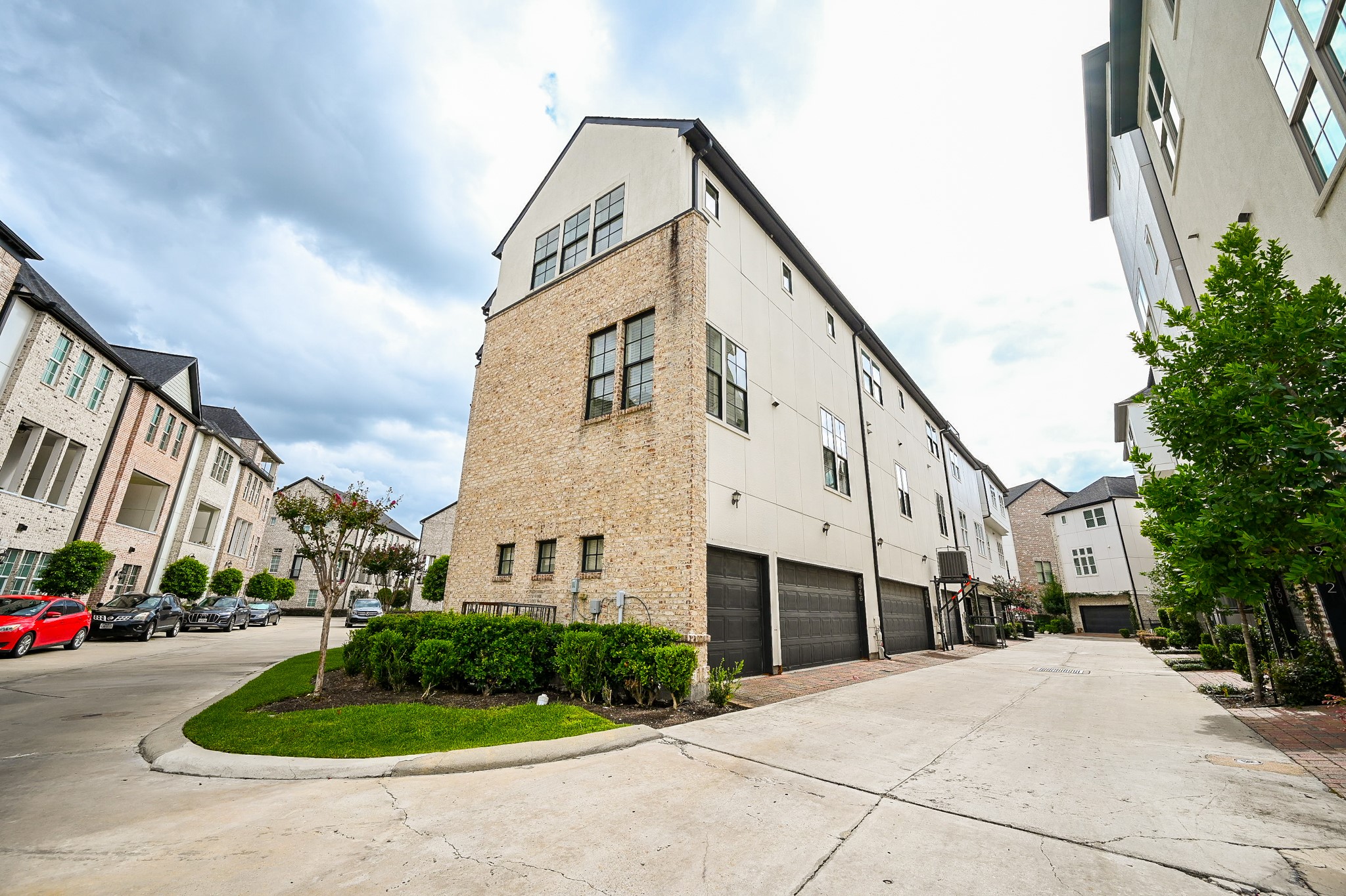 9546 London Bridge Station Houston, TX 77045 - Photo 31 of 41 Discover the charm of your future home with its unique style standing out amidst the picturesque streets of this vibrant community!