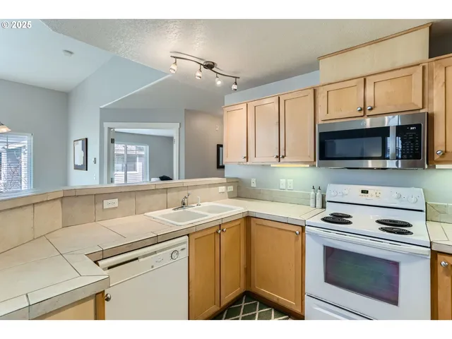 $339,000 | 1845 Northwest 193rd Place, Unit 201, Hillsboro, OR 97006