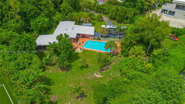 $3,000,000 | 6801 Southwest 136th Street, Pinecrest, FL 33156