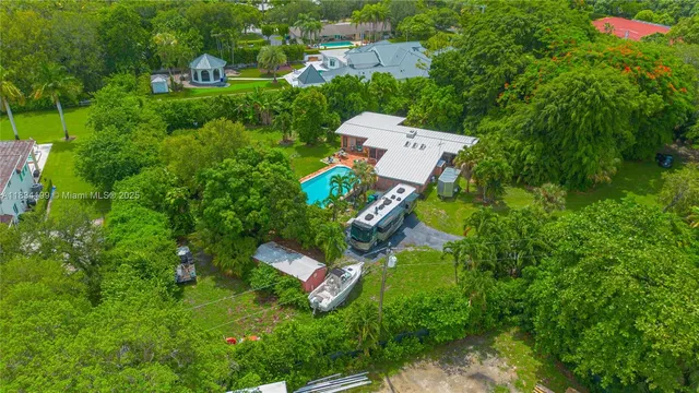 $3,000,000 | 6801 Southwest 136th Street, Pinecrest, FL 33156