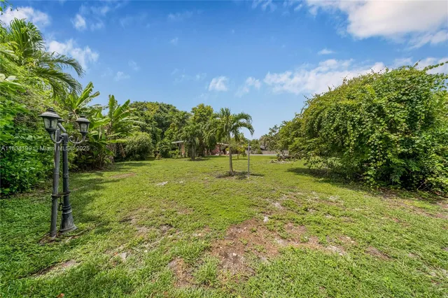 $3,000,000 | 6801 Southwest 136th Street, Pinecrest, FL 33156