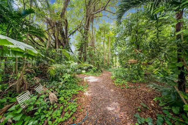 $3,000,000 | 6801 Southwest 136th Street, Pinecrest, FL 33156