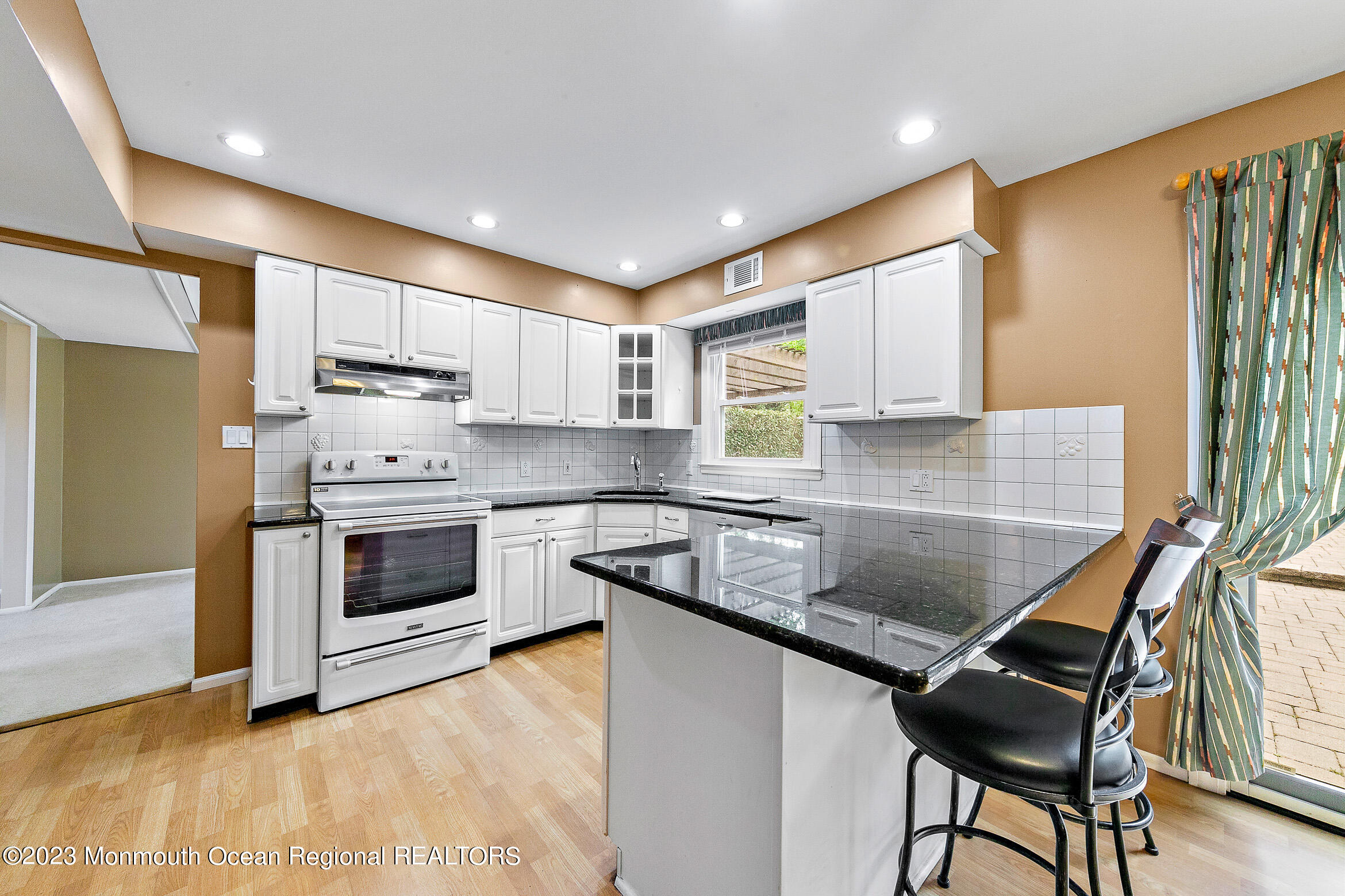 470 E Road Belford, NJ 07718 - Photo 7 of 33 470ERdOnline-15