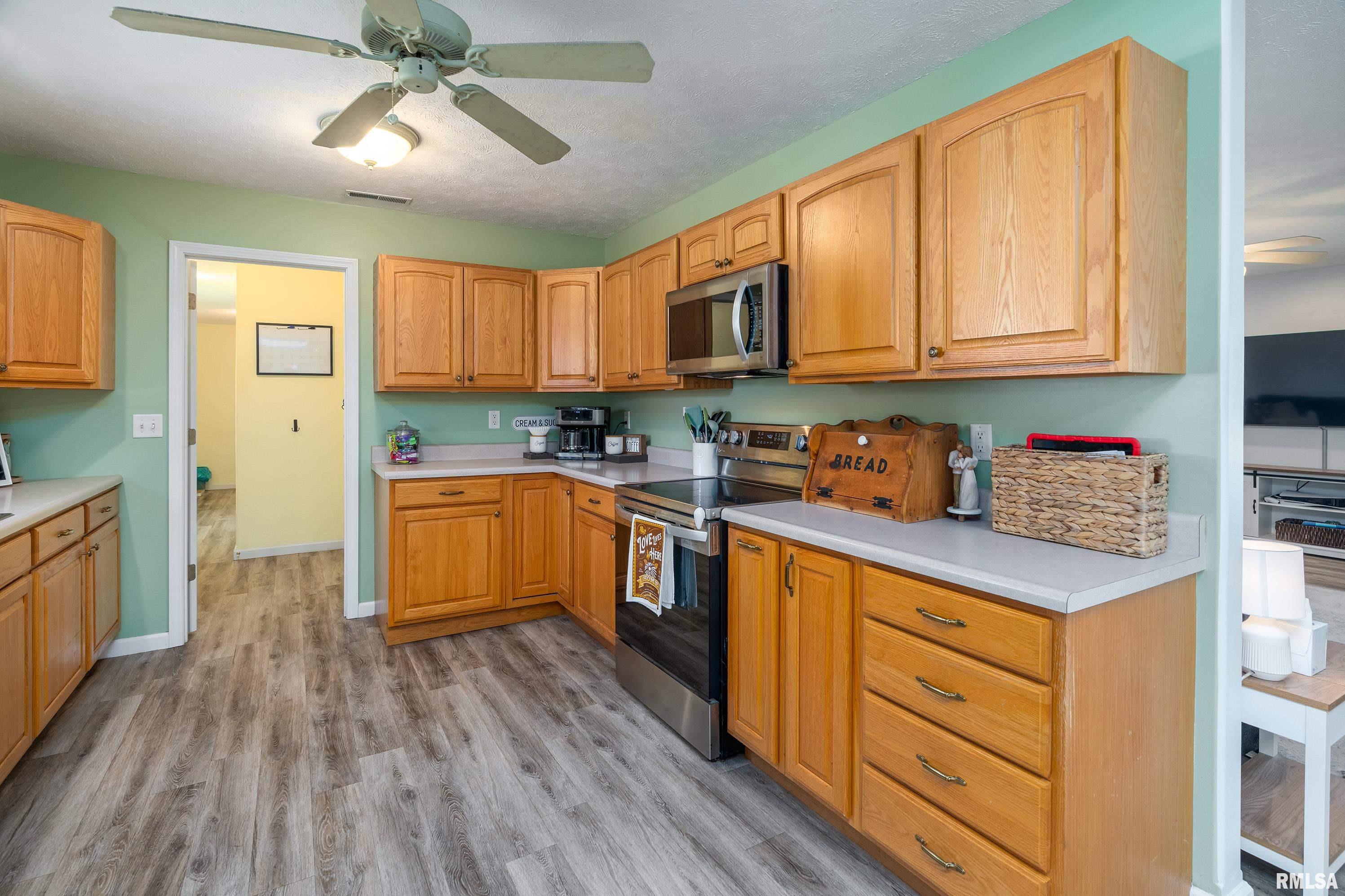 307 Evergreen Trail Herrin, IL 62948 - Photo 11 of 33