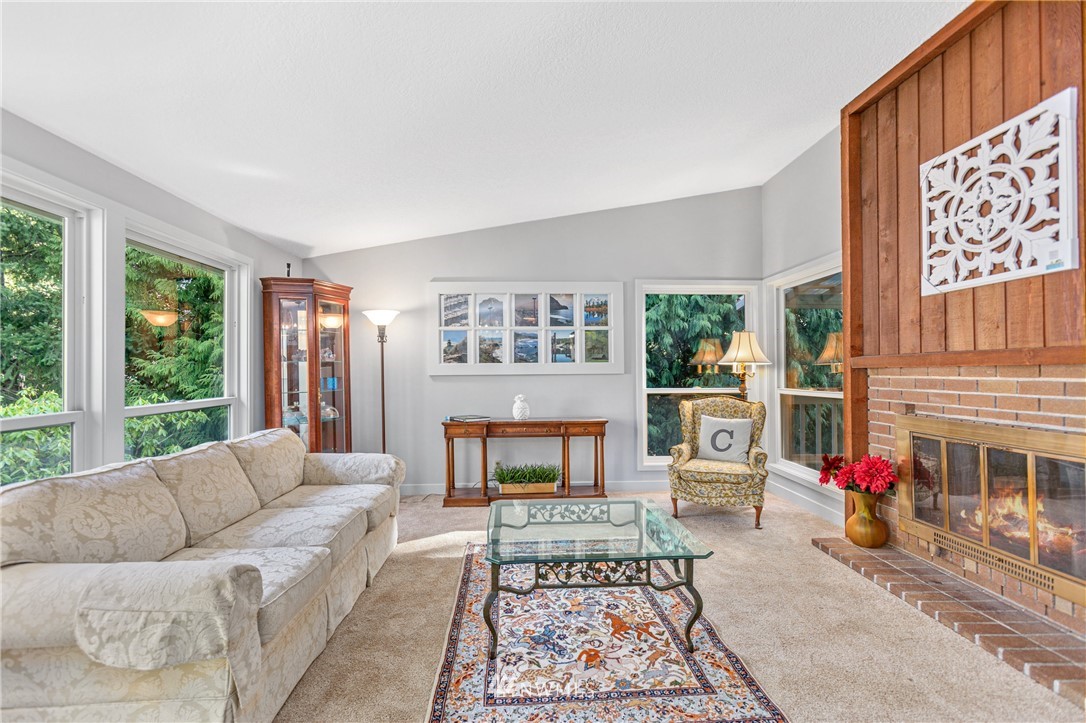 18220 92nd Avenue Northeast Bothell, WA 98011 - Photo 5 of 25 Gallery Image 5