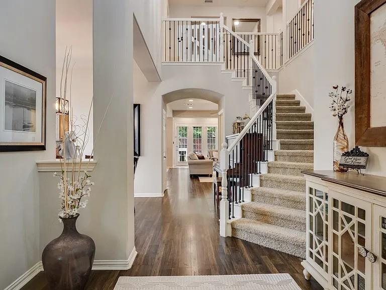 Welcome into this Gorgeous home!