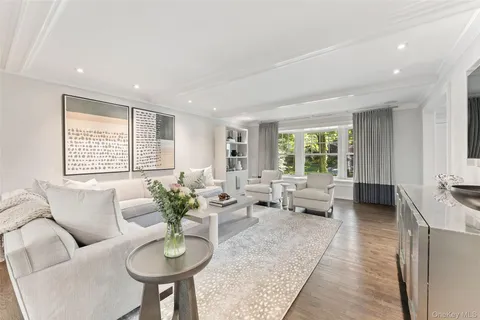 $3,295,000 | 12 Kolbert Drive, Scarsdale, NY 10583