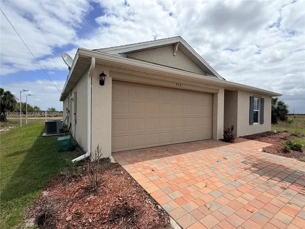 $2,000 | 513 Ella Jean Place, LaBelle, FL 33935