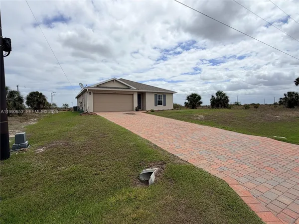 $2,000 | 513 Ella Jean Place, LaBelle, FL 33935