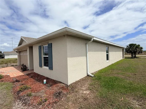 $2,000 | 513 Ella Jean Place, LaBelle, FL 33935