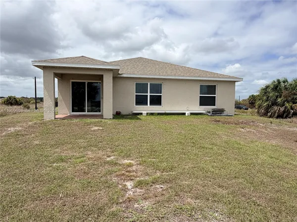 $2,000 | 513 Ella Jean Place, LaBelle, FL 33935