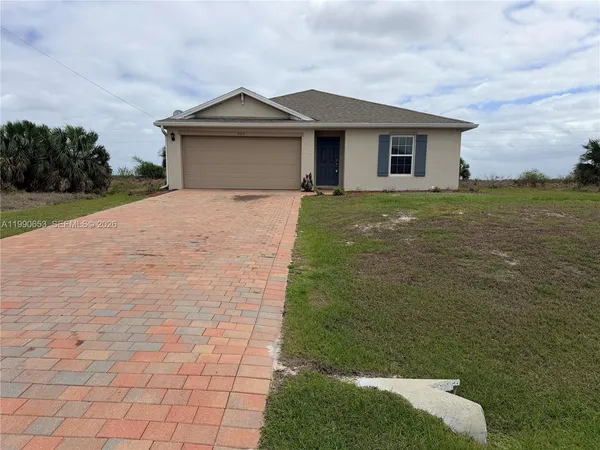$2,000 | 513 Ella Jean Place, LaBelle, FL 33935