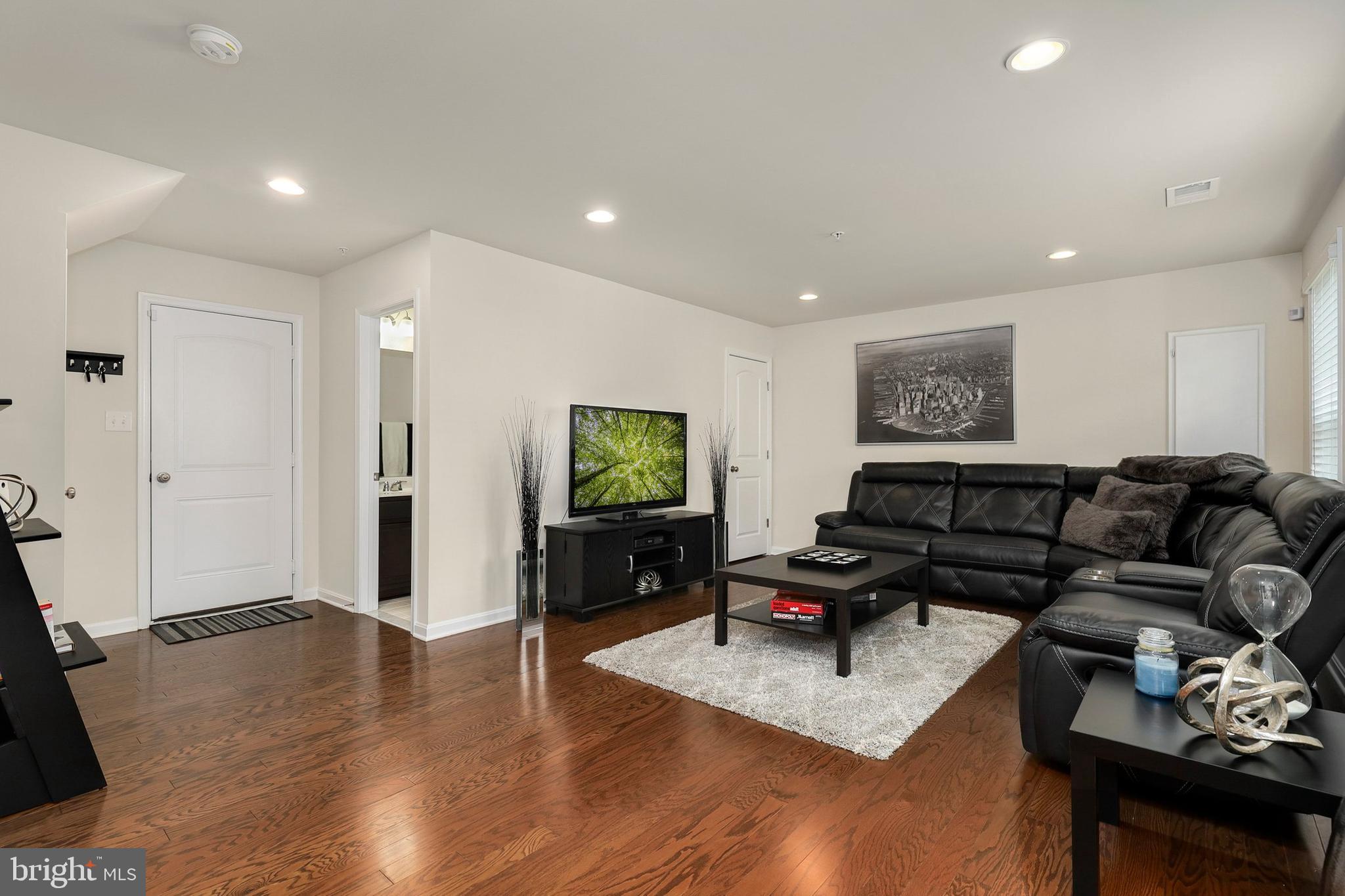 9533 Smithview Place Lanham, MD 20706 - Photo 4 of 27