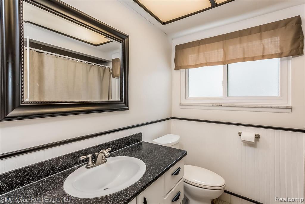 16527 Riverside Street Livonia, MI 48154 - Photo 26 of 42 Gallery Image 26