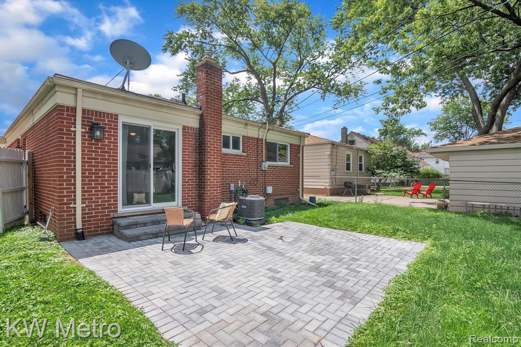 1908 Columbia Road Berkley, MI 48072 - Photo 29 of 35