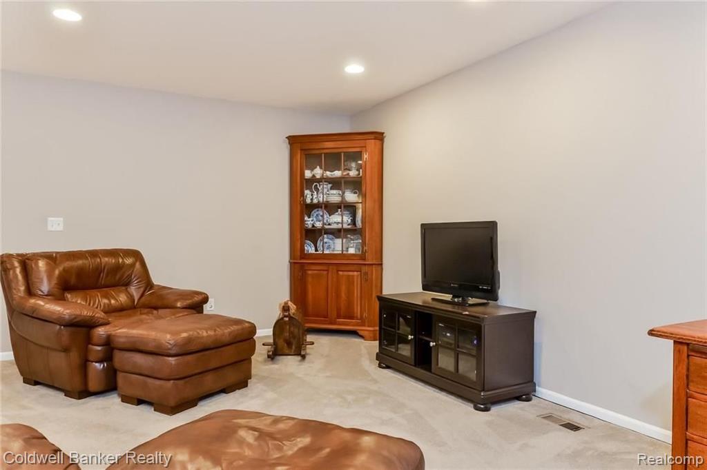 742 East Bluff Court Rochester Hills, MI 48306 - Photo 28 of 60