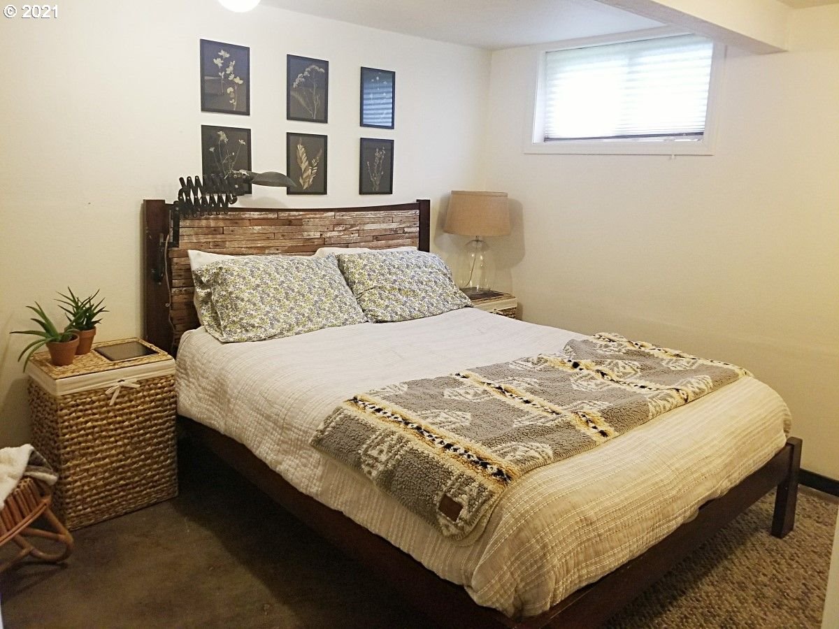 315 North 1st Avenue Ridgefield, WA 98642 - Photo 9 of 17 a bedroom with a bed and lamp with table