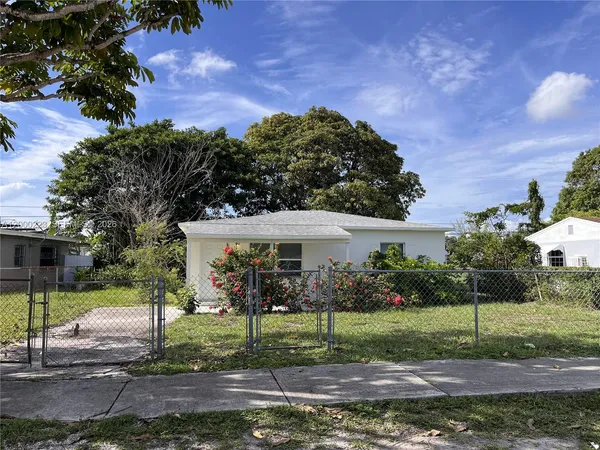 $2,700 | 2481 Northwest 154th Street, Miami Gardens, FL 33054