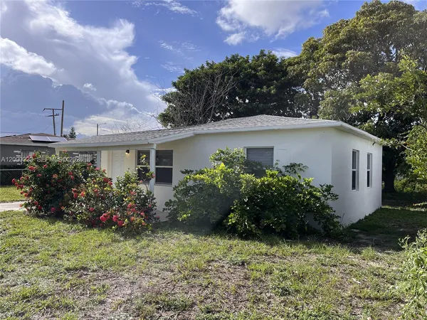 $2,700 | 2481 Northwest 154th Street, Miami Gardens, FL 33054