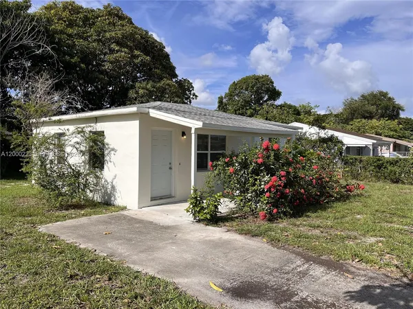 $2,700 | 2481 Northwest 154th Street, Miami Gardens, FL 33054