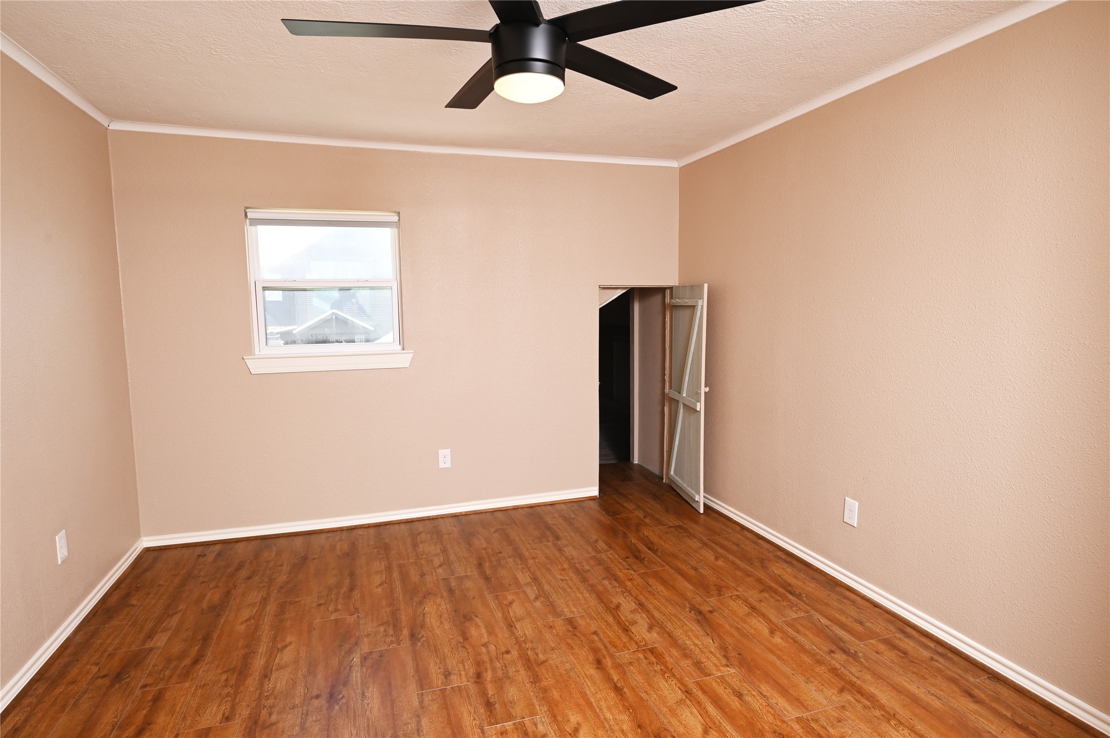608 Archer Street Houston, TX 77009 - Photo 29 of 38 Bedroom 2 (up)