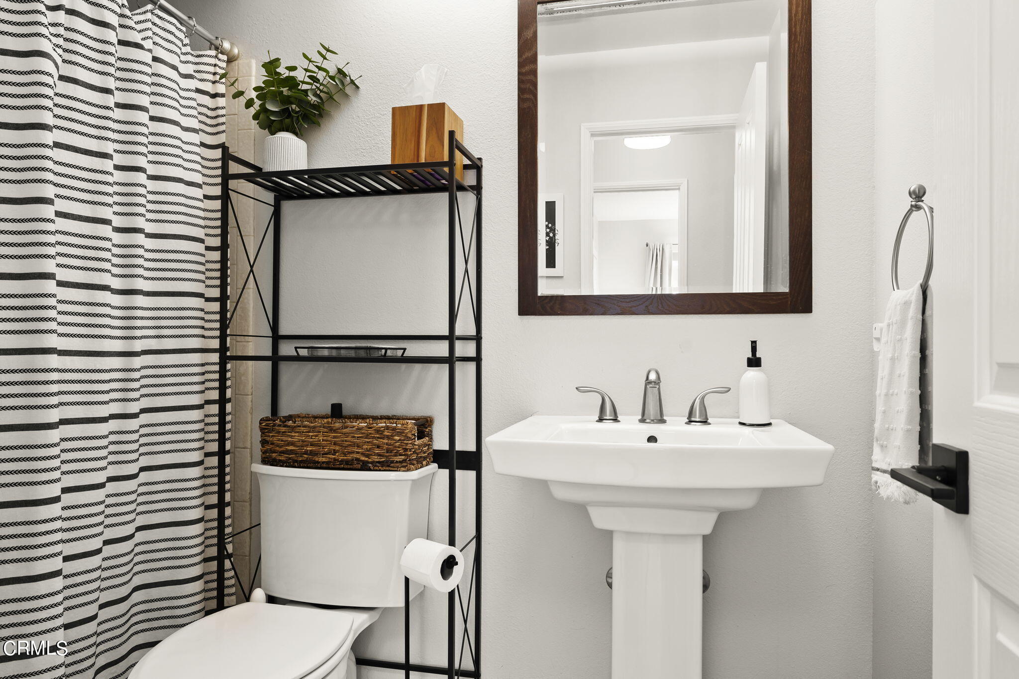 320 Fallen Leaf Avenue Camarillo, CA 93012 - Photo 34 of 49 a bathroom with a sink and a mirror