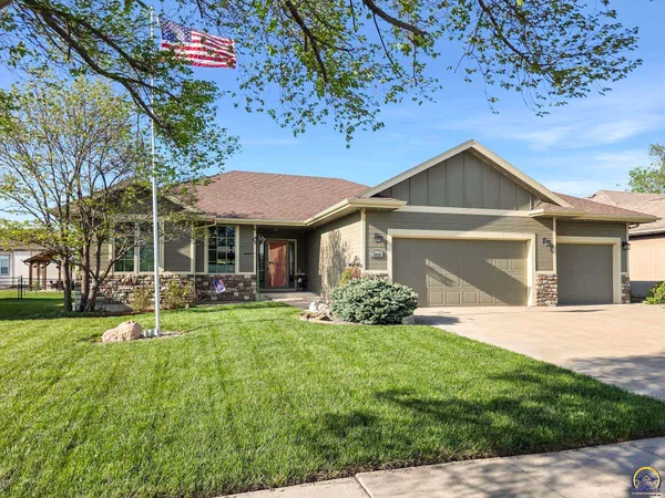 $405,000 | 3326 Southwest 44th Terrace, Topeka, KS 66610