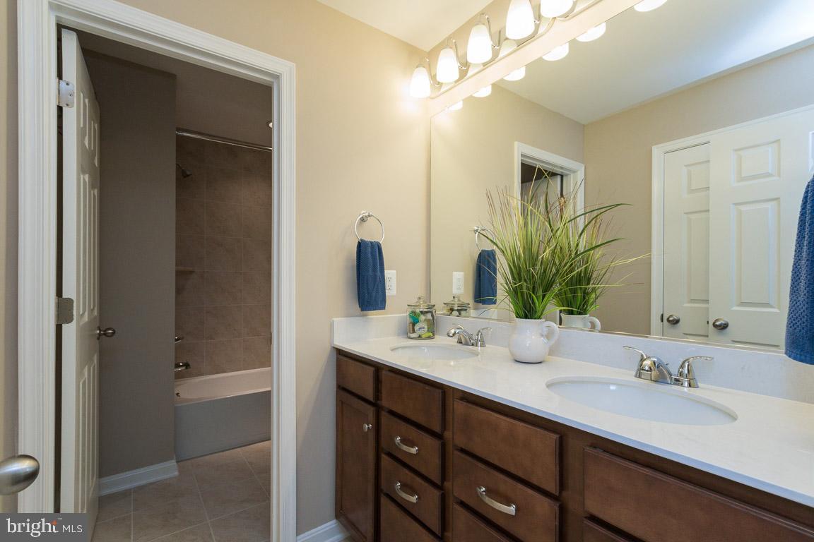 16040 Madison Ridge Place Gainesville, VA 20155 - Photo 25 of 33 Gallery Image 25