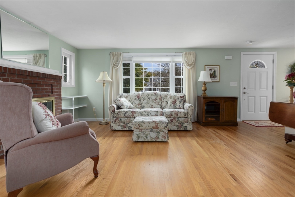 3 Dunster Road Bedford, MA 01730 - Photo 6 of 30 Gallery Image 6